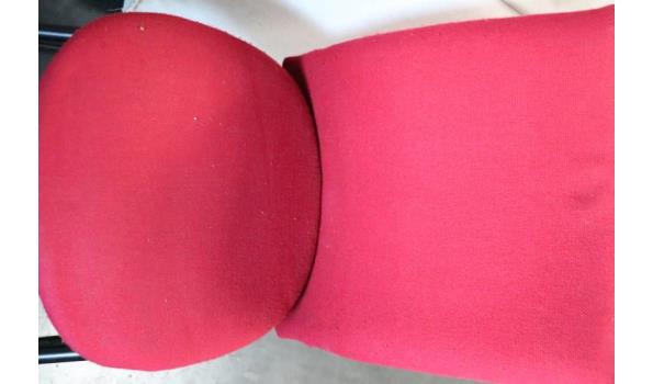 2 stoelen, rode stof bekleed